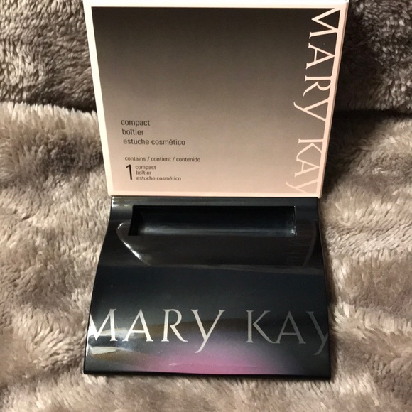 MARY KAY COMPACT - Picture 2 of 9